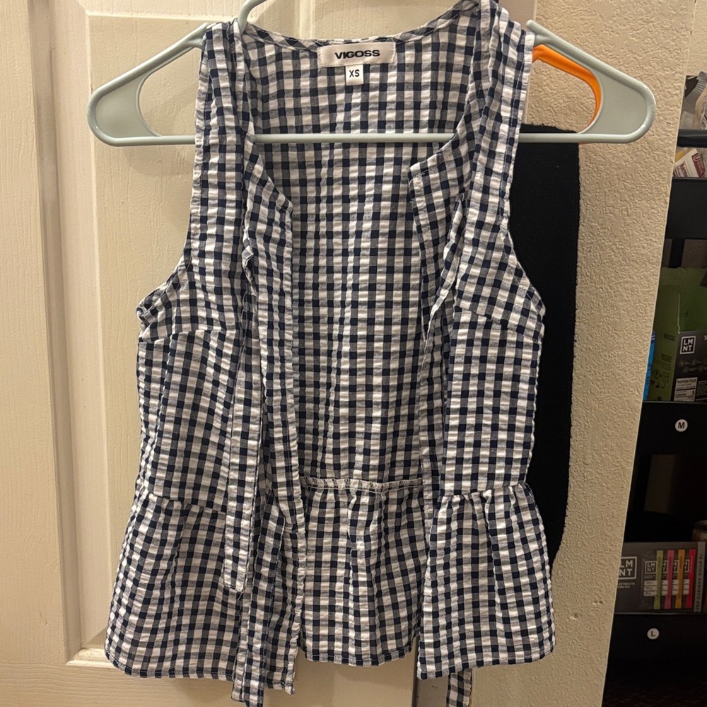 Sleeveless top with bow ties!